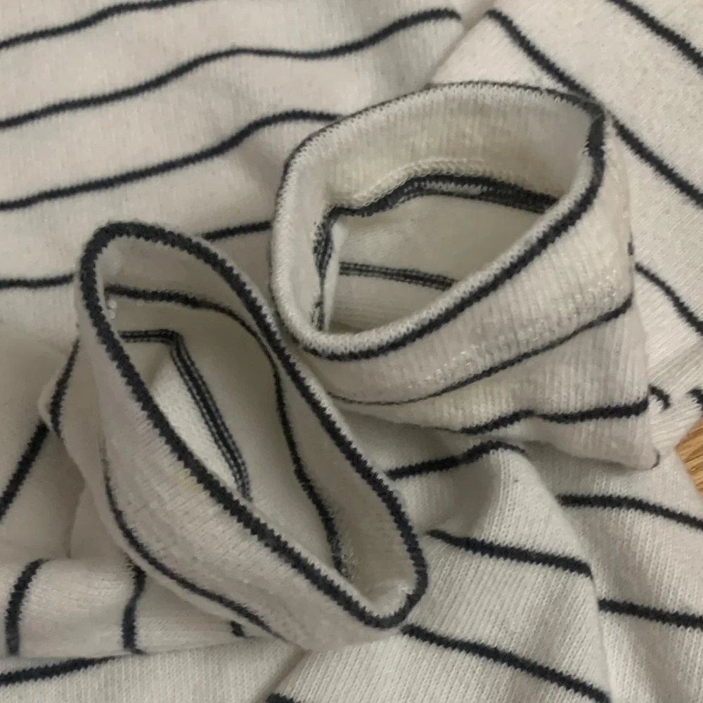 EUC Striped Knot Front Knit Top Old Navy Girls Size Small (6/7)
